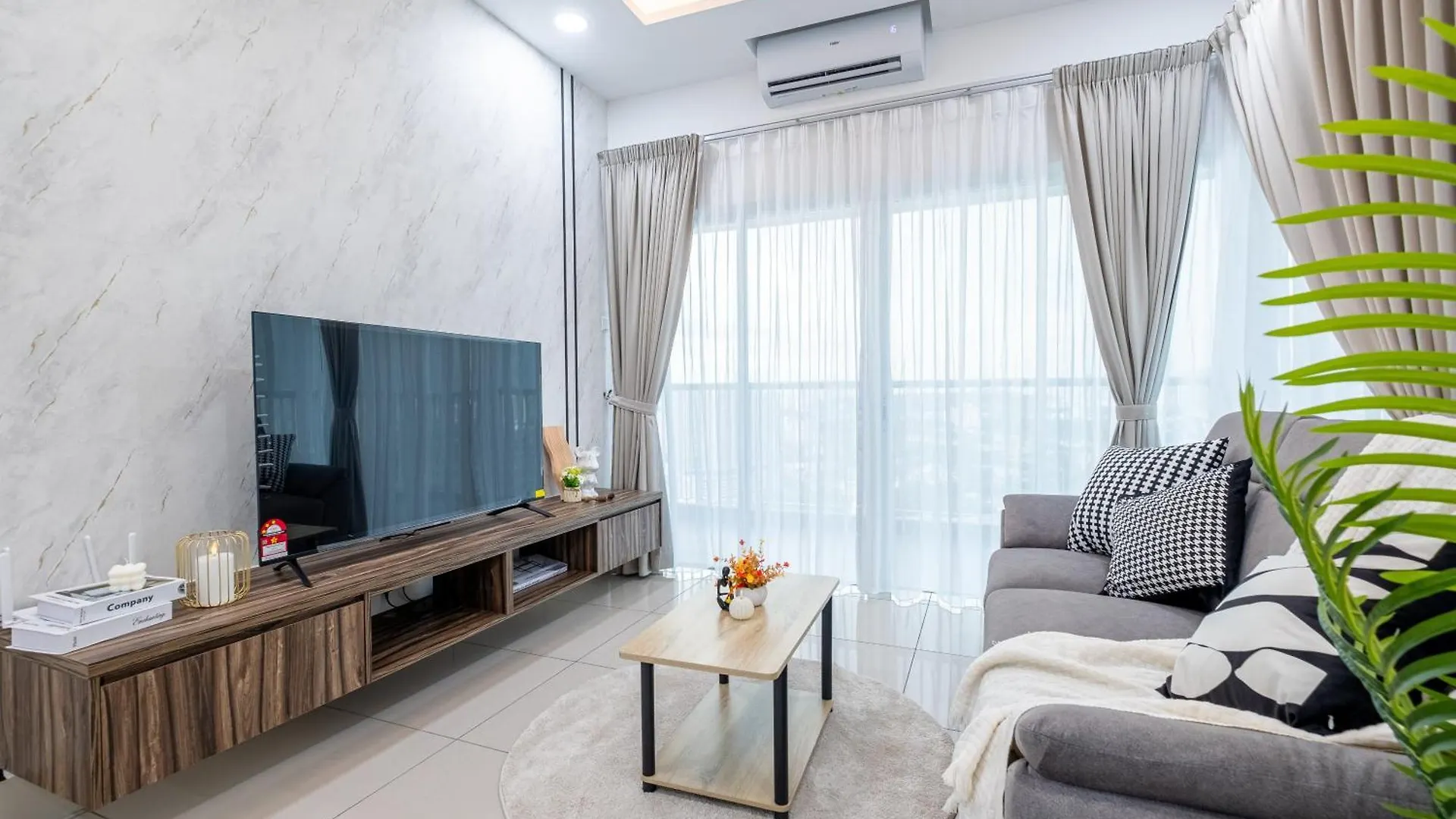 Rc Residence By Feel Home